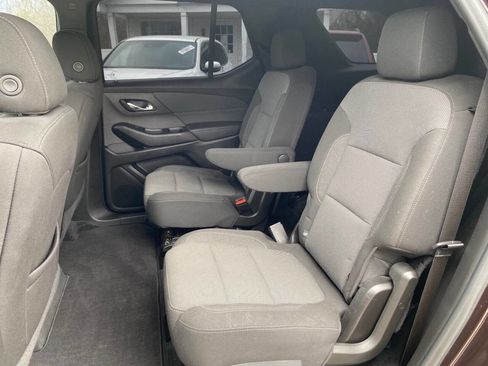 Used 2023 Chevrolet Traverse LT image 18