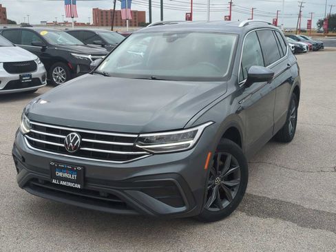 Used 2024 Volkswagen Tiguan SE image 1