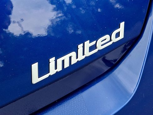 Used 2024 Hyundai Elantra Limited FWD image 24