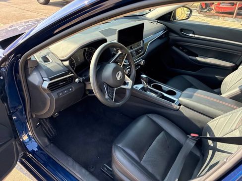 Used 2023 Nissan Altima 2.5 SR w/ SR Premium Package FWD image 12
