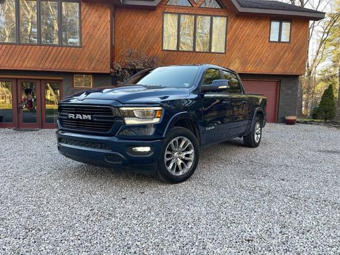 Used 2019 RAM 1500 Laramie w/ Sport Appearance Package AWD/4WD image 3