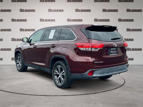 Used 2019 Toyota Highlander LE AWD/4WD image 3