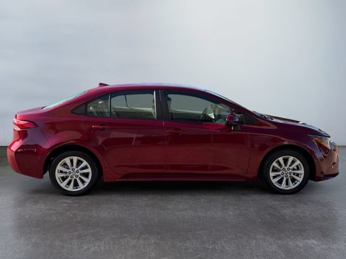 Used 2024 Toyota Corolla LE w/ LE Convenience Package FWD image 4