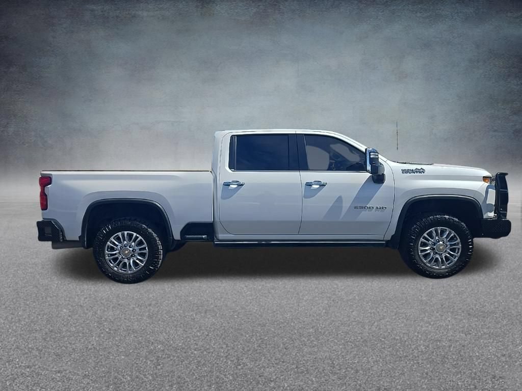 Used 2022 Chevrolet Silverado 2500 High Country w/ Technology Package AWD/4WD image 2
