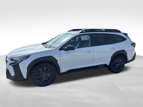 Used 2025 Subaru Outback Onyx Edition image 2