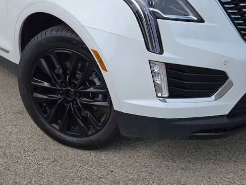 New 2025 Cadillac XT5 Luxury image 3