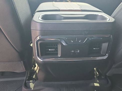 Used 2024 Chevrolet Silverado 1500 High Country w/ Technology Package image 39