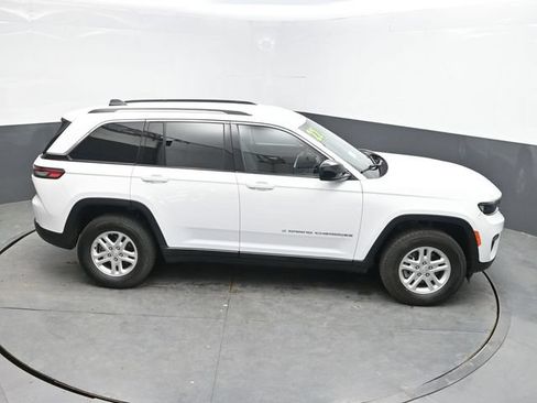Used 2022 Jeep Grand Cherokee Laredo AWD/4WD image 37