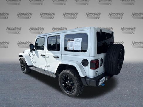 Used 2022 Jeep Wrangler Unlimited Sahara w/ Cold Weather Group AWD/4WD image 8