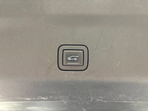 Used 2023 Chevrolet Suburban Premier RWD image 61