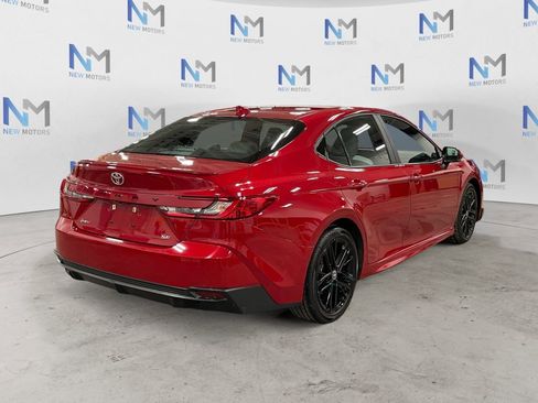 Used 2025 Toyota Camry SE FWD image 5