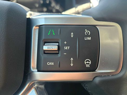 Used 2025 Land Rover Discovery S AWD/4WD image 29