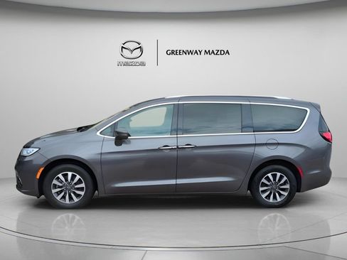 Used 2021 Chrysler Pacifica Touring-L FWD image 5