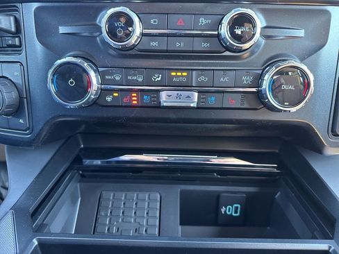 New 2026 Ford F250 Lariat w/ Black Appearance Package image 44