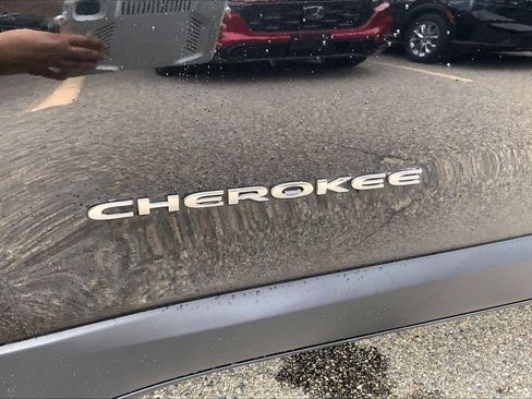 Used 2015 Jeep Cherokee Limited AWD/4WD image 10
