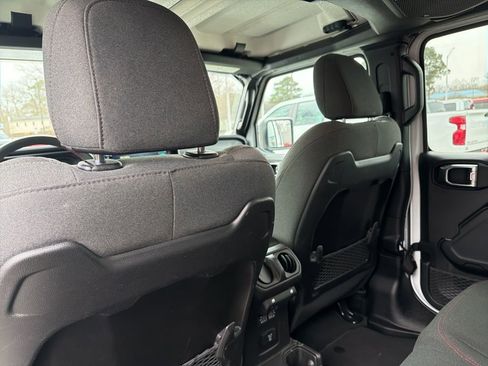 Used 2024 Jeep Wrangler Rubicon image 31
