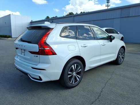 Certified 2025 Volvo XC60 B5 Core image 3