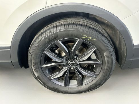 Used 2023 Volkswagen Tiguan SE FWD image 11