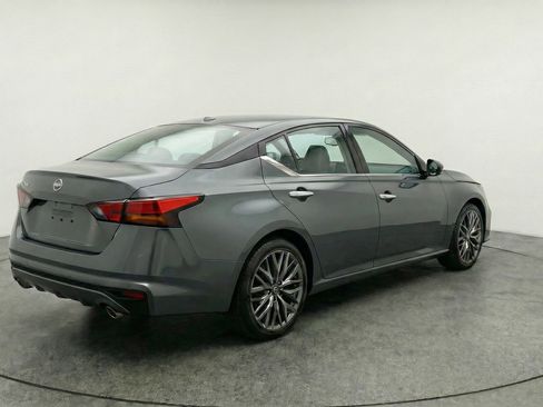 Used 2025 Nissan Altima 2.5 SV FWD image 9
