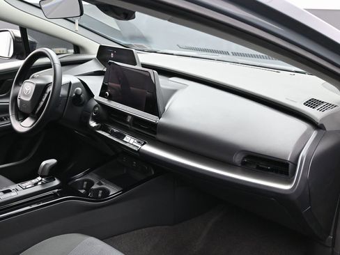 Used 2024 Toyota Prius LE image 32