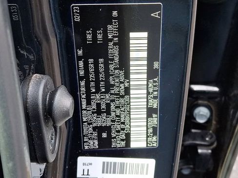 Used 2023 Toyota Highlander XLE image 28