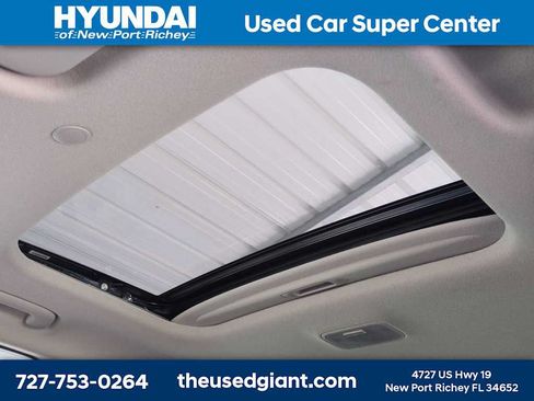 Used 2020 Hyundai Venue SEL w/ Convenience Package FWD image 18
