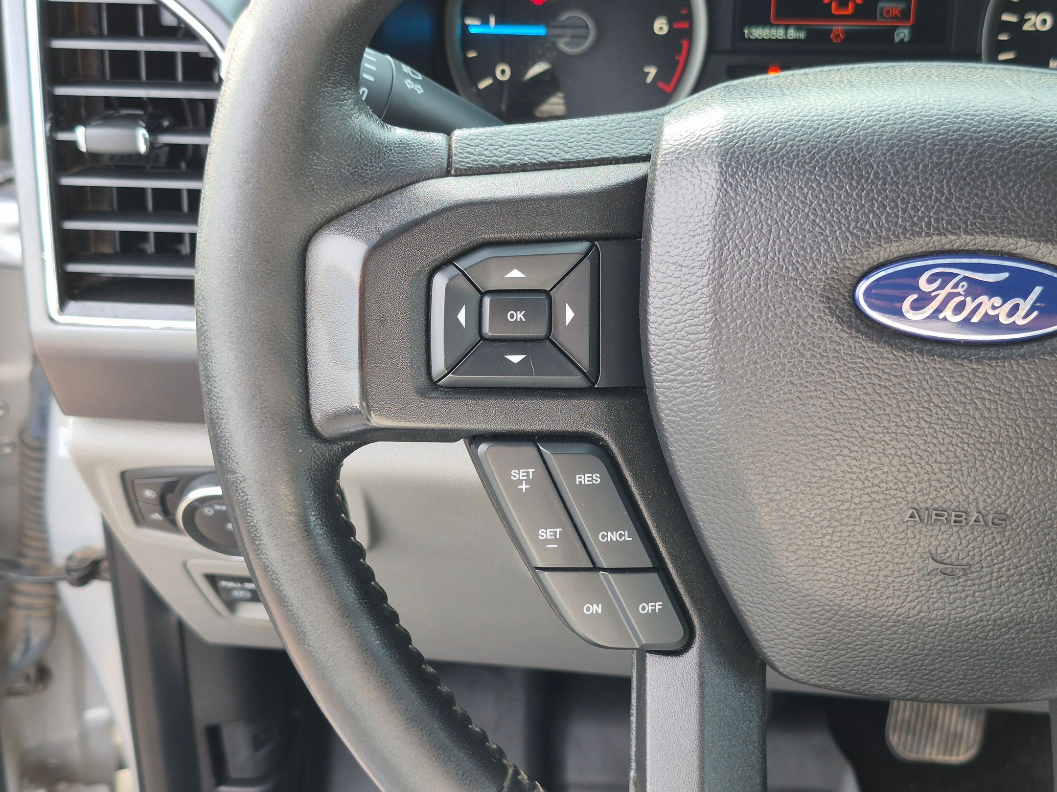 Used 2017 Ford F150 XLT w/ Equipment Group 302A Luxury AWD/4WD image 17