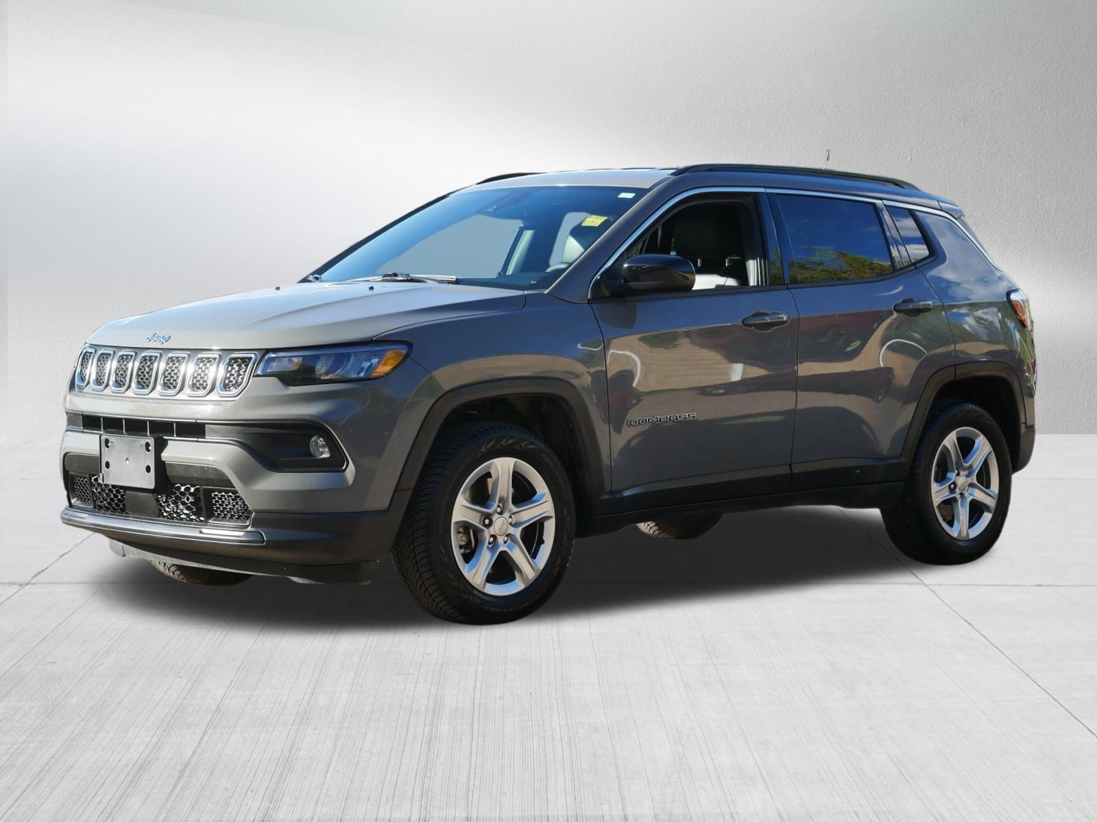 Used 2023 Jeep Compass Latitude w/ Convenience Group AWD/4WD image 3
