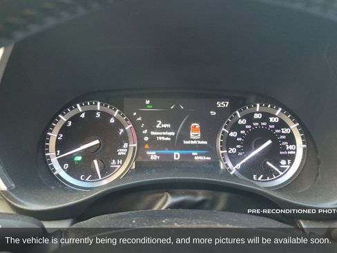 Used 2022 Toyota Highlander XLE FWD image 16