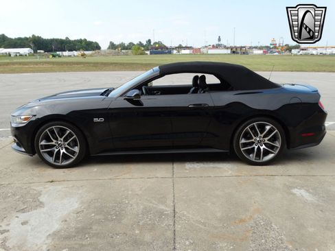 Used 2015 Ford Mustang GT Premium image 4