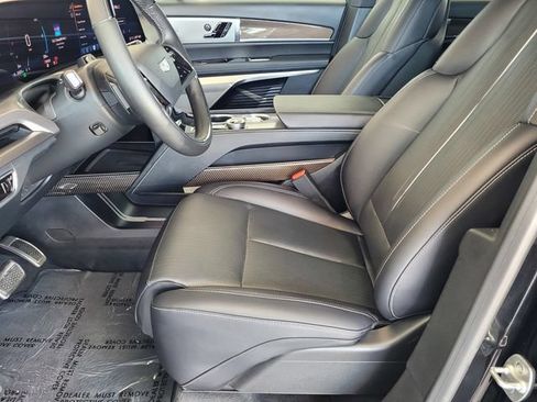 Certified 2026 Cadillac Vistiq Luxury AWD/4WD image 17