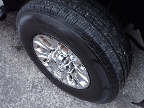 Used 2017 Ford F250 XLT w/ XLT Premium Package image 12