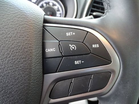 Used 2019 Jeep Cherokee Limited AWD/4WD image 8