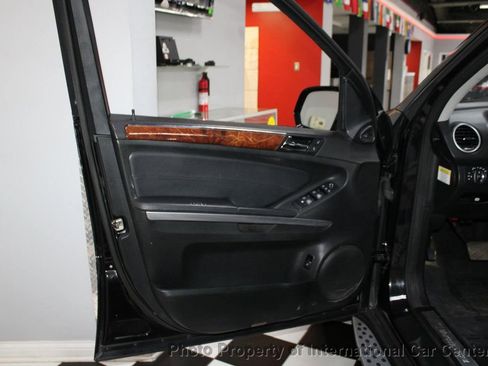 Used 2009 Mercedes-Benz ML 550 4MATIC image 9