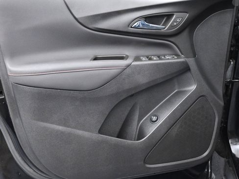 Used 2023 Chevrolet Equinox RS AWD/4WD image 11