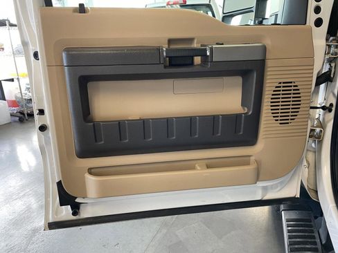 Used 2016 Ford F250 Lariat w/ Chrome Package image 16