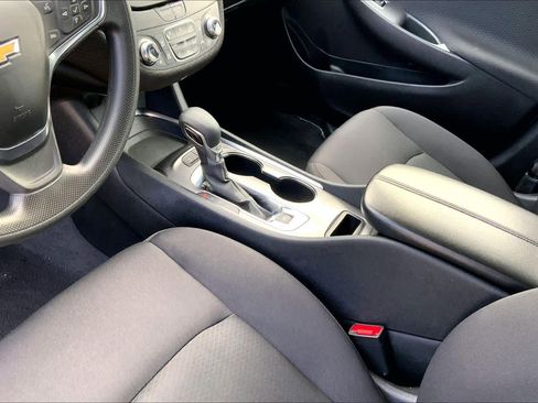 Used 2024 Chevrolet Malibu LT FWD image 17