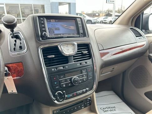 Used 2012 Chrysler Town & Country Limited FWD image 45