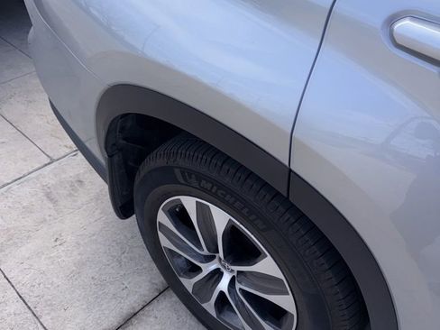 Used 2022 Toyota Highlander XLE image 9