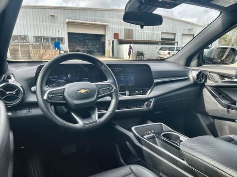 Certified 2025 Chevrolet Equinox LT w/ Convenience Package II FWD image 10
