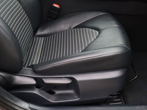 Used 2024 Toyota Camry SE image 18