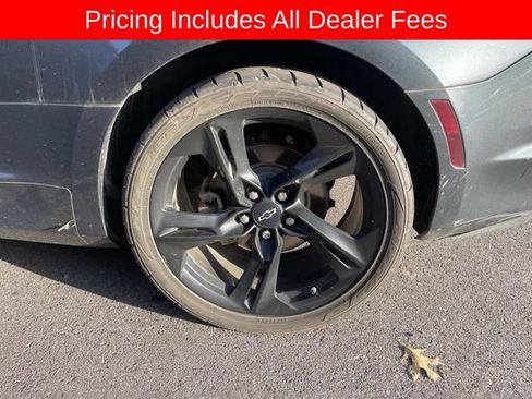 Used 2021 Chevrolet Camaro LT w/ Technology Package RWD image 4