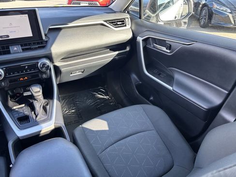 Used 2025 Toyota RAV4 XLE AWD/4WD image 22
