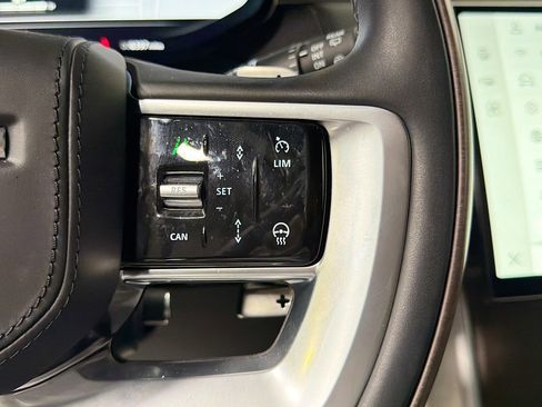 Used 2025 Land Rover Range Rover Long Wheelbase SE image 37