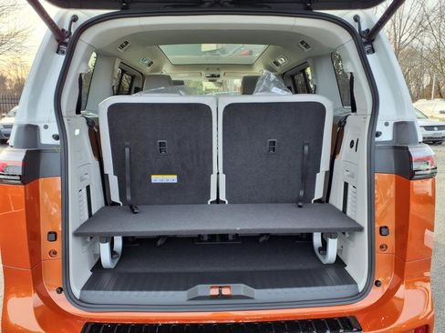 New 2025 Volkswagen ID. Buzz 1st Edition image 13