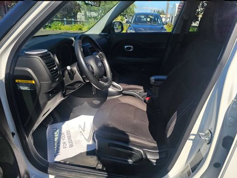 Used 2016 Kia Soul FWD image 18