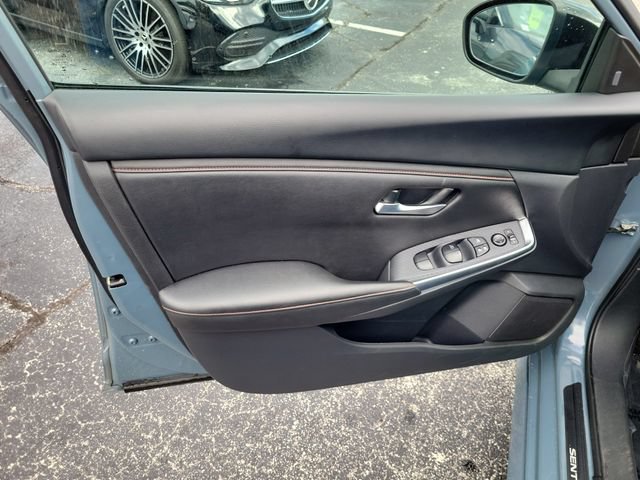 Used 2025 Nissan Sentra SR FWD image 14