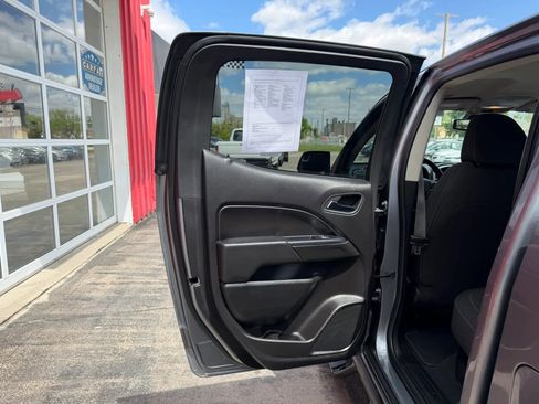 Used 2021 Chevrolet Colorado LT w/ LT Convenience Package AWD/4WD image 11