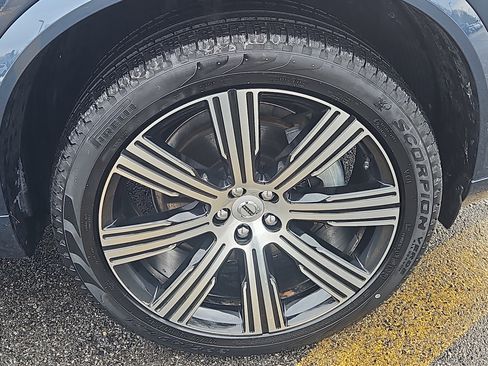 Used 2025 Volvo XC90 B6 Plus w/ Protection Package Premier image 31