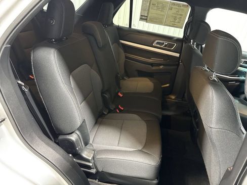 Used 2016 Ford Explorer XLT w/ Equipment Group 201A FWD image 28